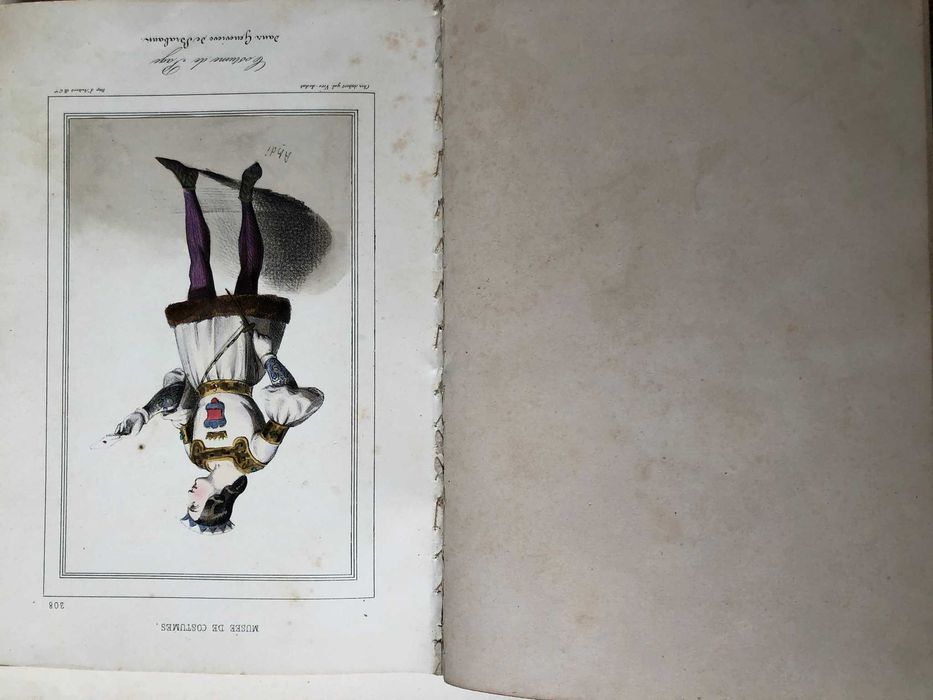 Musée de Costumes. Ancienne Maison Aubert. (1850)