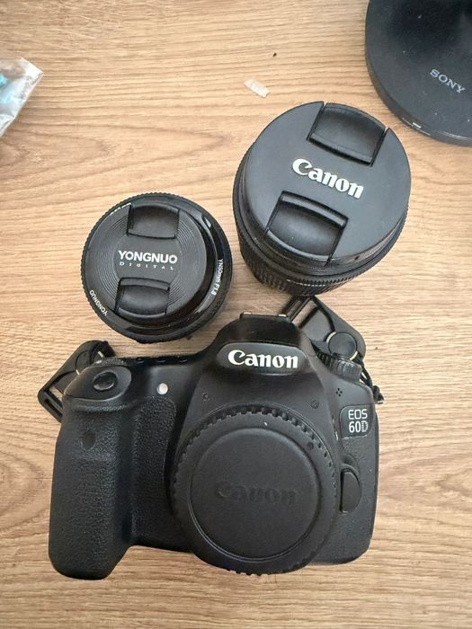 Canon 60D com 2 objetivos