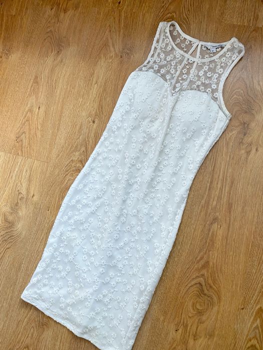 Krótka sukienka w kwiatki/koronka