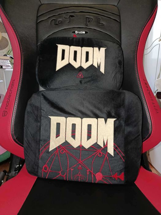 noblechairs HERO – Doom Edition