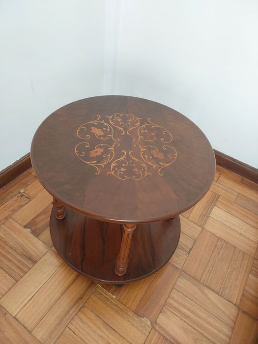 Mesa redonda giratória rodas apoio móvel madeira nobre rosácea