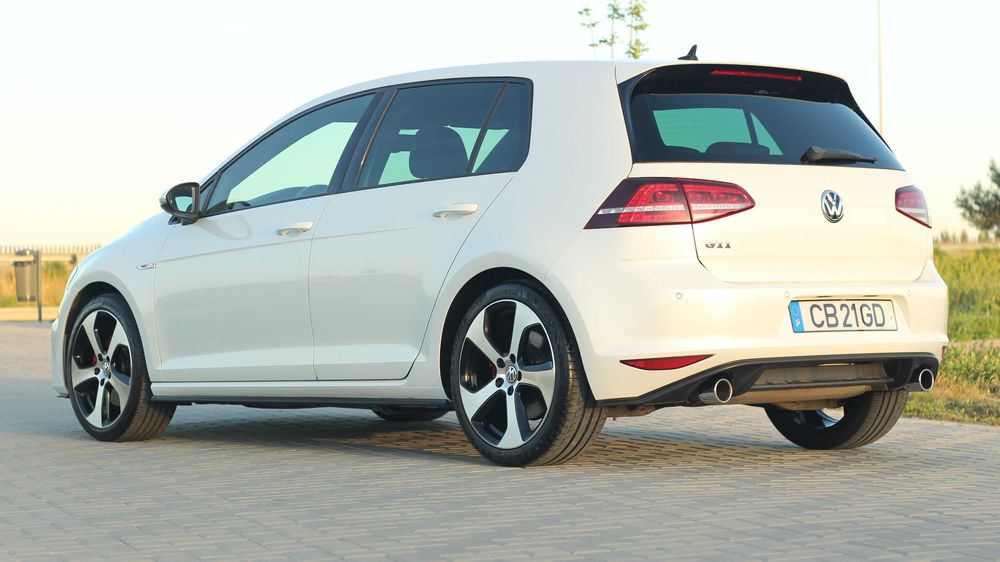 VW Golf VII GTI *DSG*Panoramico*Pele*Bola de reboque*