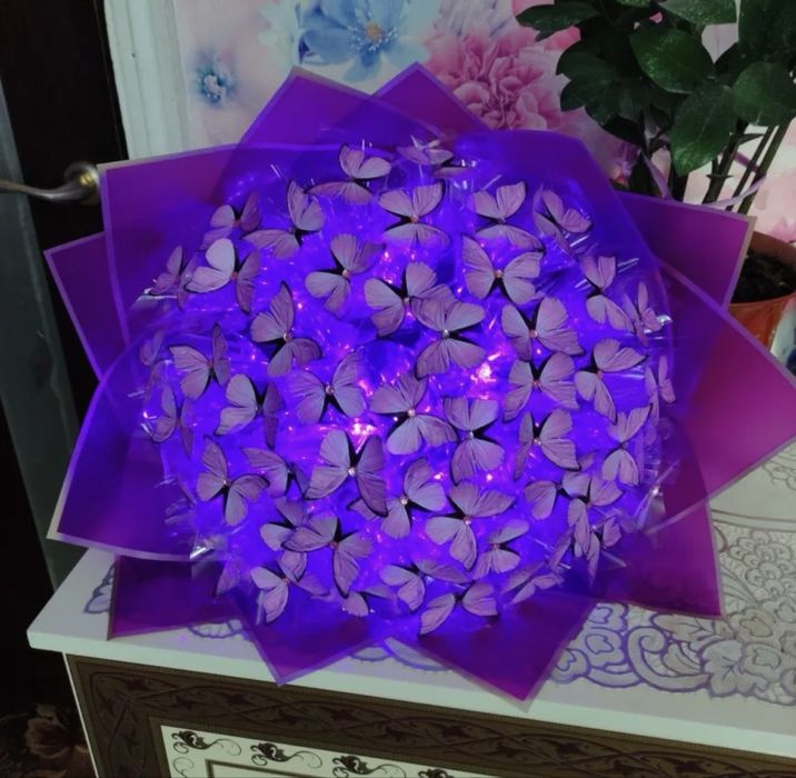 Букет із метеликів з LED-підсвіткою (47 метеликів)