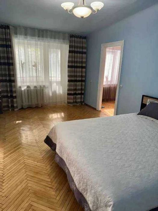 Продам 2-кімн. Лабораторна вул. 28, 44 м.кв