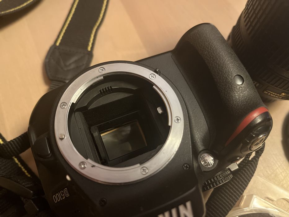 Aparat Nikon D5100 + obiektyw Nikkor 18-105 f3.5-5.6 + Nikkor 35 f1.8