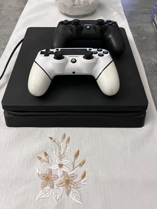 PS4 + 2 Comandos + 8 Jogos | GTA V | Gran Turismo 7 | God of War