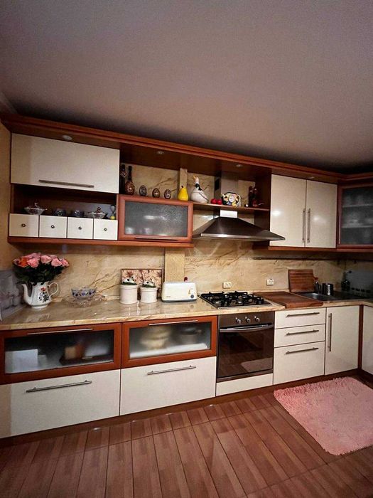 Простора 3 кімнатна квартира в центрі міста