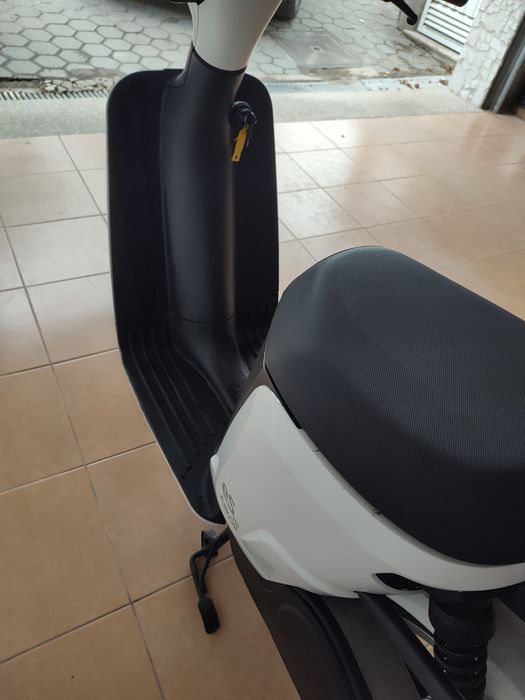 Scooter elétrica ES pro Askoll