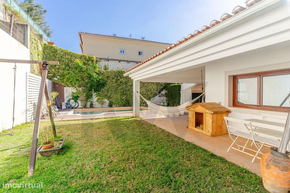 Moradia T4+1 com piscina, jardim amplo e garagem | Barcarena