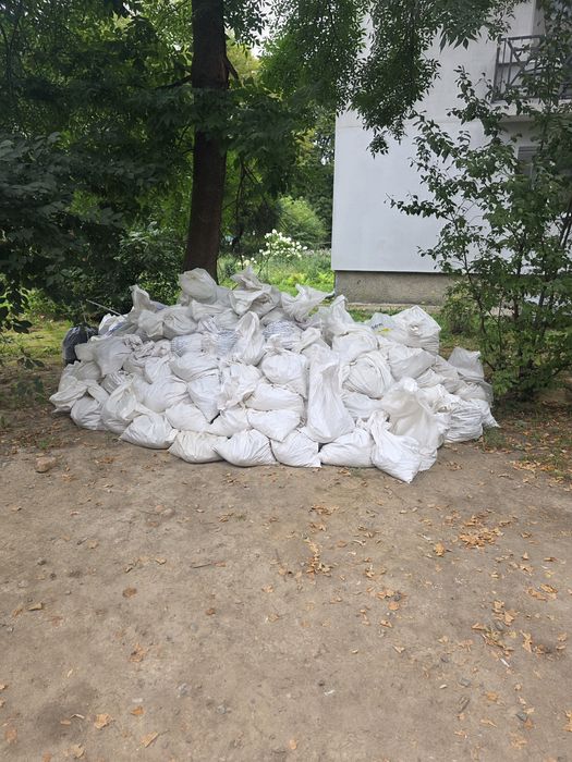 Відам бій груз цегла штукатурка підмостка  будівельний груз в мішках  віддам будівельний матеріал земля глина безкоштовно вимостити  яма  замостка