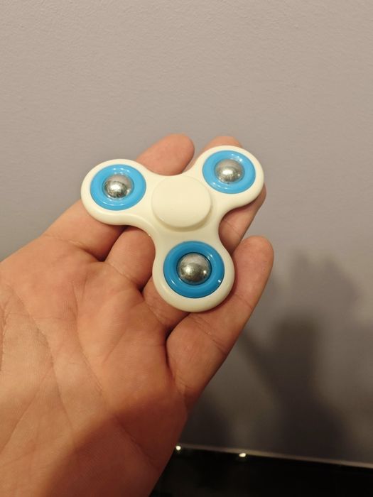 Biało-Niebieski Fidget Spinner