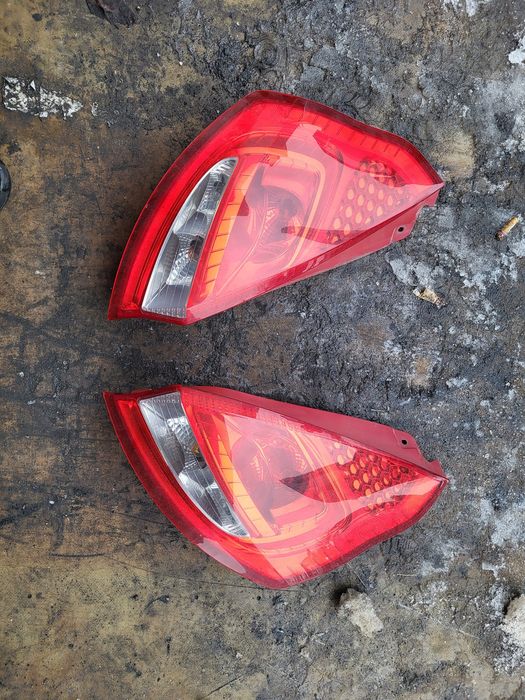 Lampa tylna ford fiesta mk7 5d kompletna