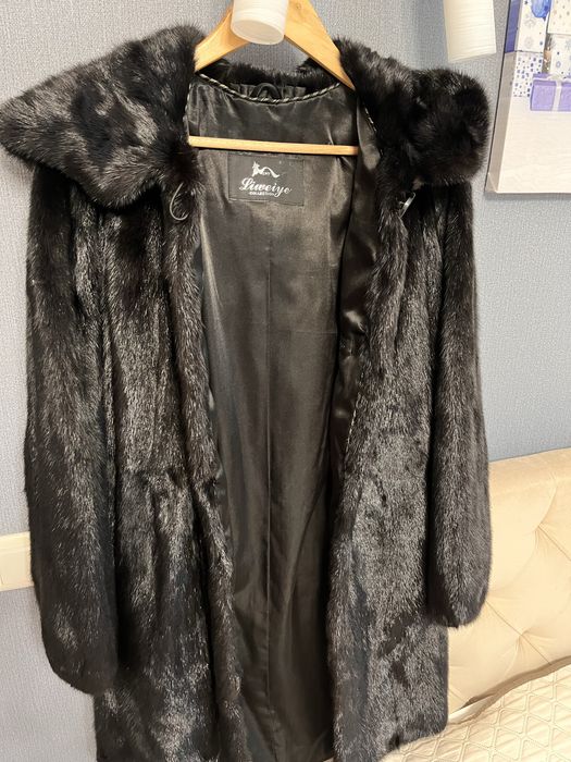 Продам норкову шубу