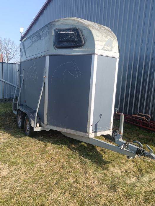 Przyczepka do koni  i bydła