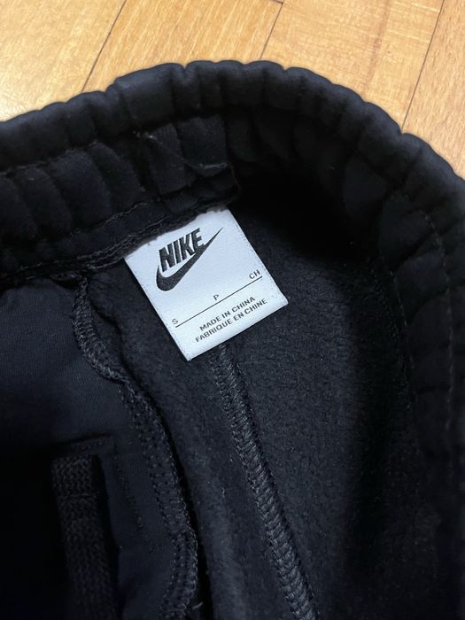 базові штани nike