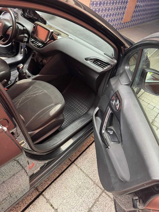 Peugeot 208 1.6 HDi – Económico e Fiável | 2012