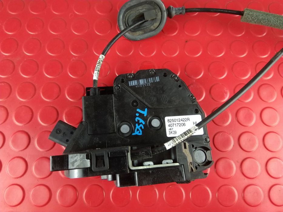 Fechadura / Fecho Porta Trás Esquerdo 825012422R - RENAULT CAPTUR I