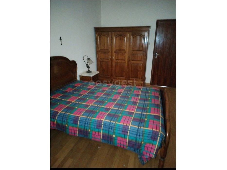 Moradia duplex espaçosa com 5 quartos e varanda - Lagoaça