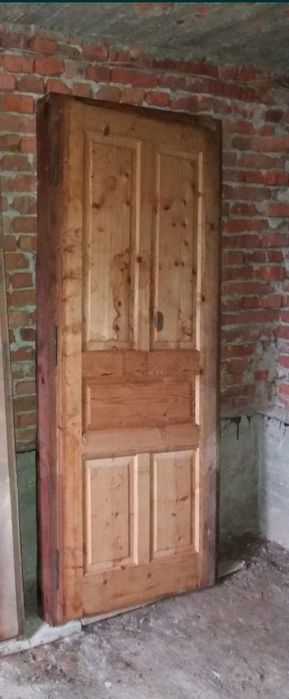 Продам 2 дерев'яних дверей
