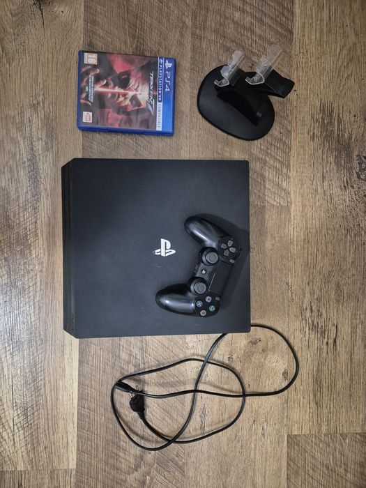 PS4 Pro 1TB + Pad + Stacja Ładująca + Tekken 7