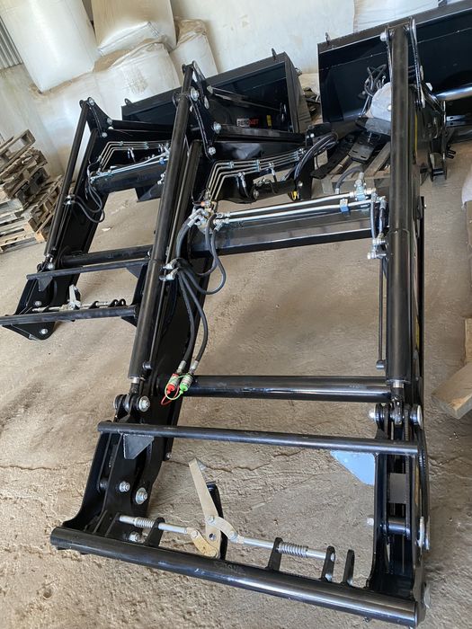 Фронтальний навантажувач на МТЗ ЮМЗ. Кун