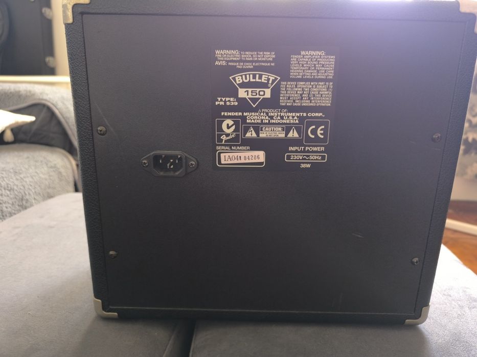 Fender Bullet 150 amplificador