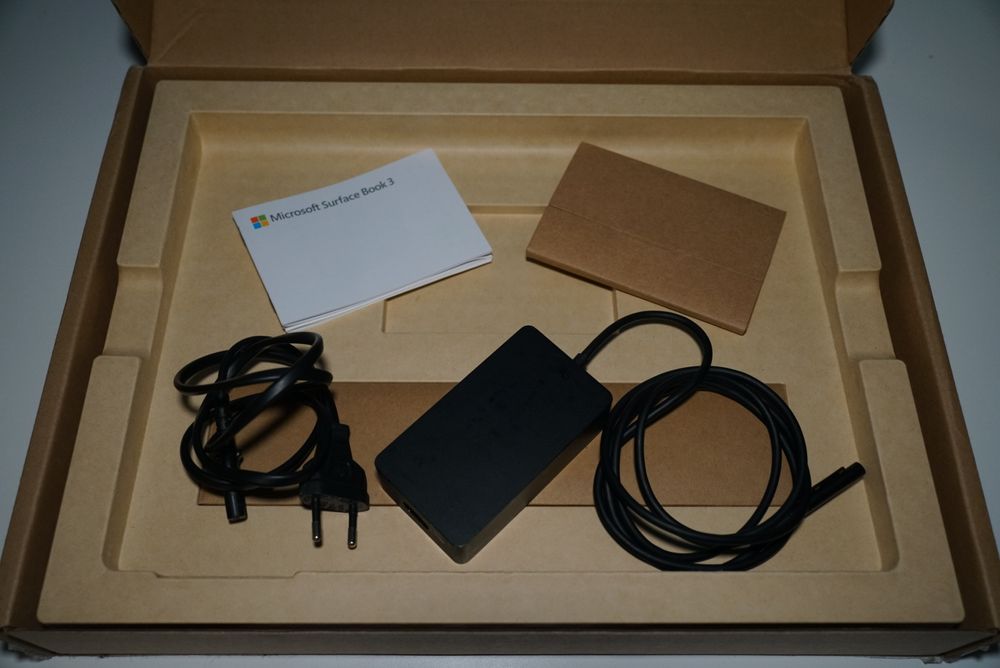 Surface Book 3 16″ i7, 16GB RAM,1660Ti,256GB • Como Novo + Dockstation