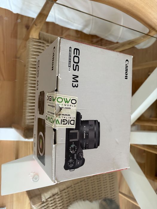 Canon EOS M3 + lente 15-45mm + acessorios (EF-M15-45 IS STM kit)
