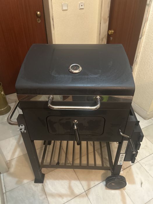 Grelhador a carvão