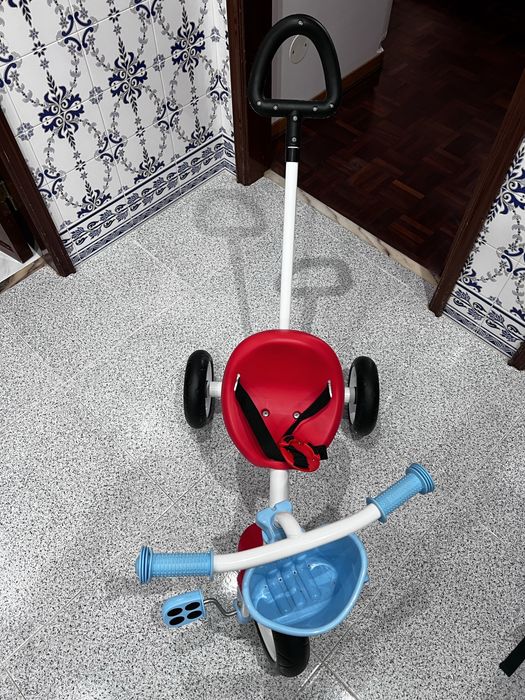 Bicicleta de tres rodas bebe