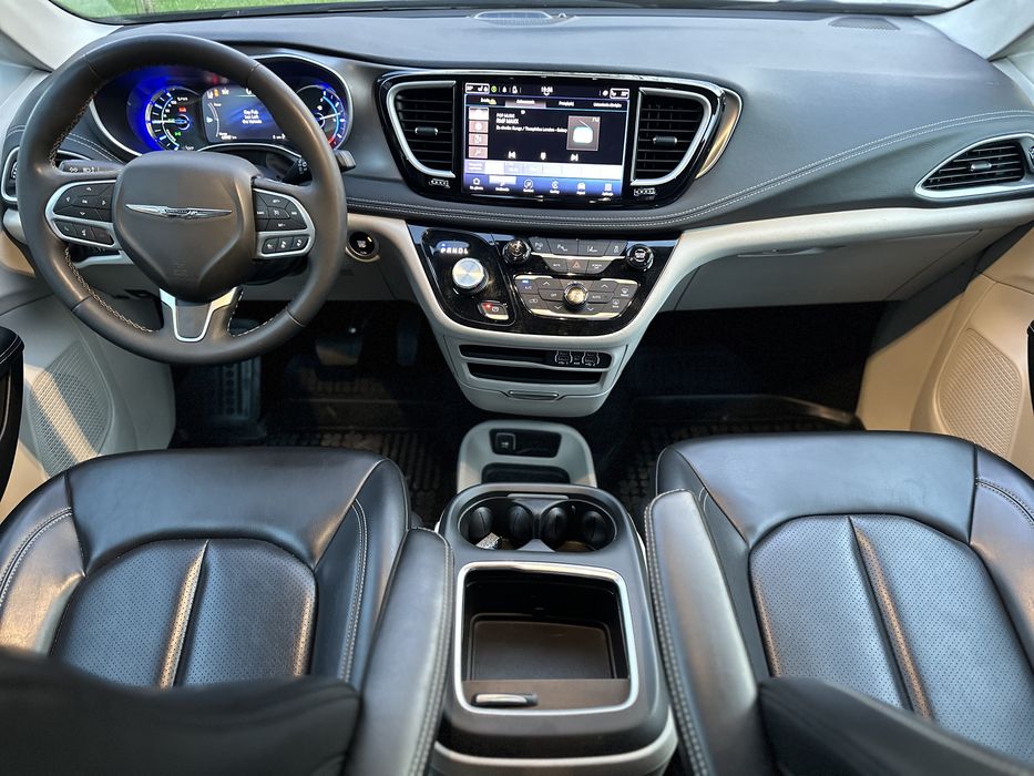 Chrysler Pacyfica hybryda plug in 2023