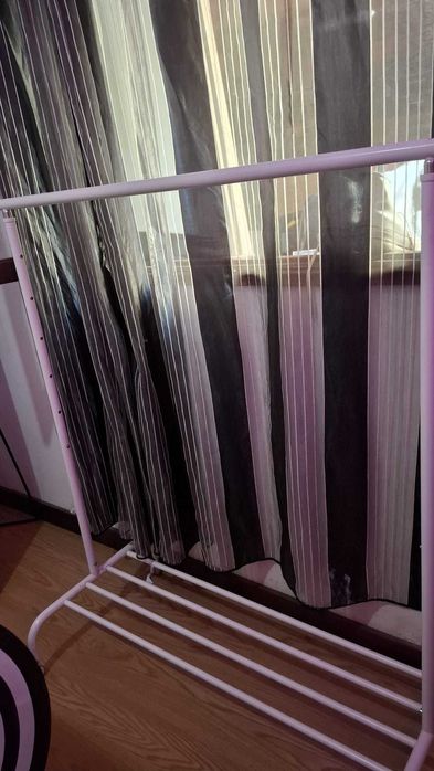 Vendo cavalete simples com prateleira