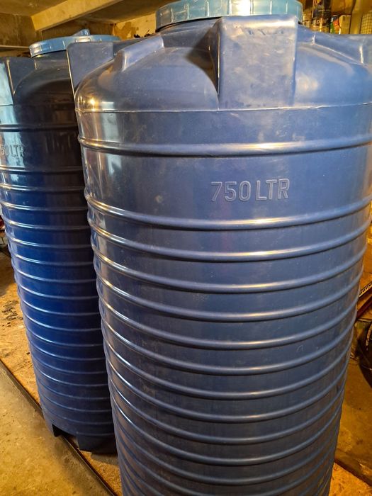 Бак для води 750 л вертикальний