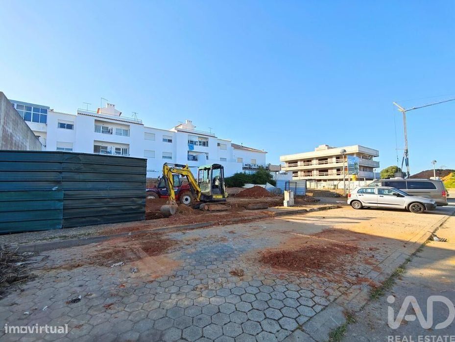 Apartamento T3 em Mexilhoeira Grande de 118,00 m2