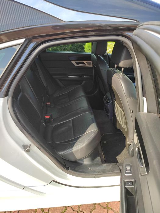 Karawan pogrzebowy Jaguar xf Pilato