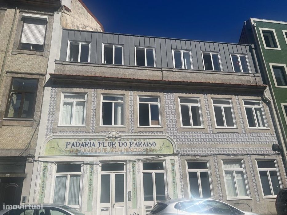 Apartamento T2, com jardim e garagem, no centro do Porto