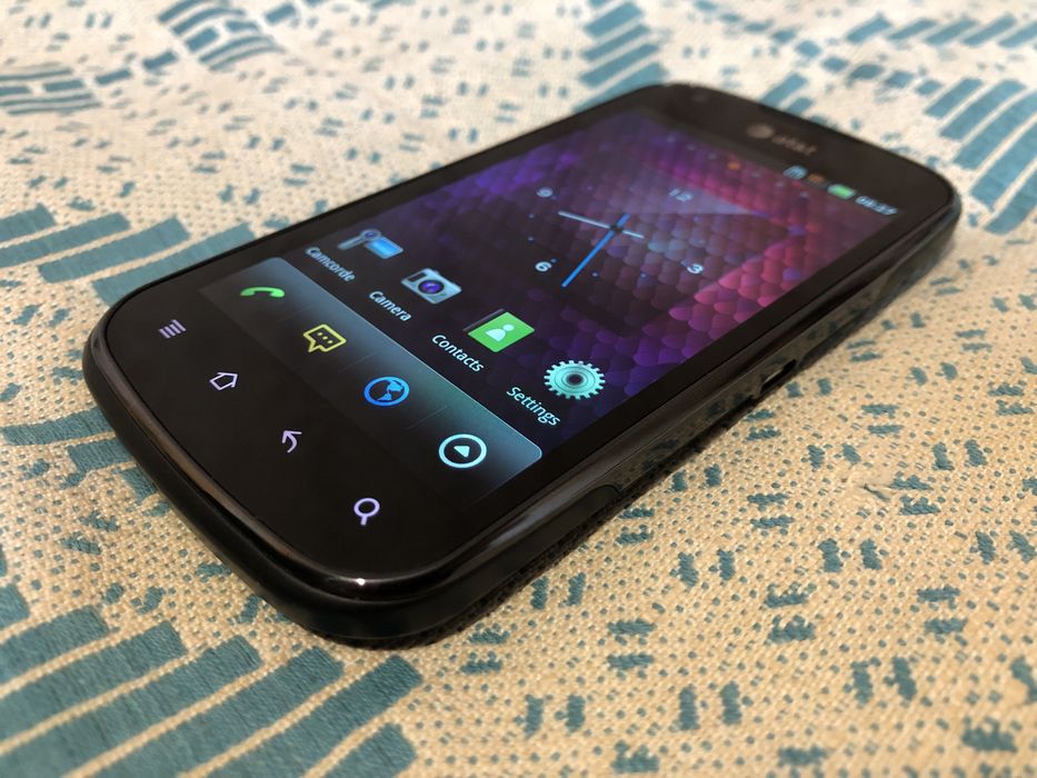 Кореєць Pantech P9070. Дуже гарний стан.