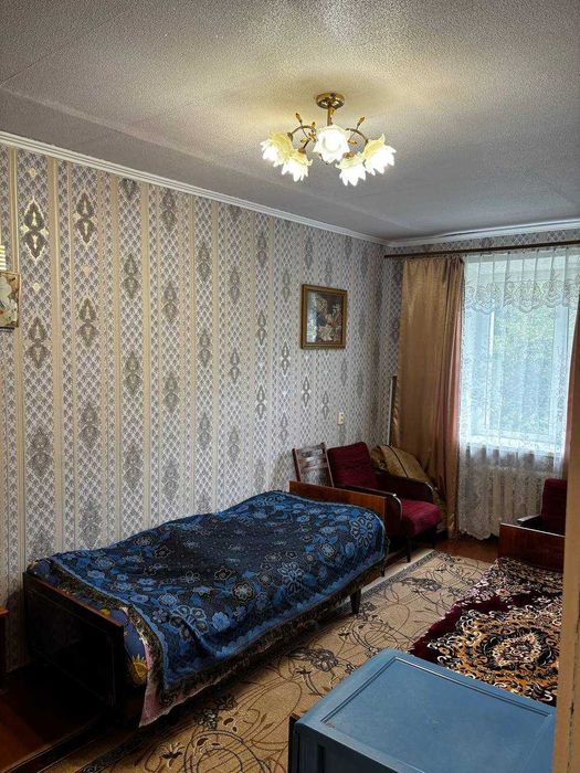 Продам затишну 2-к квартиру з індивідуальним опаленням та роздільними кімнатами