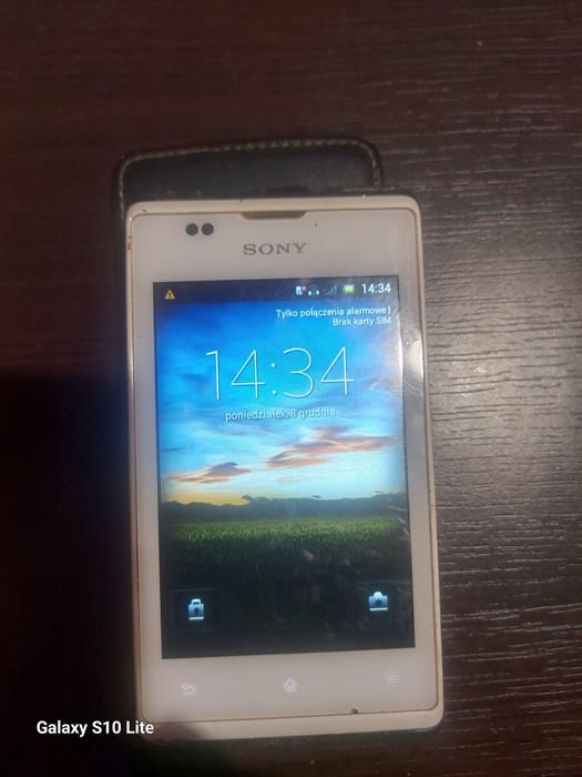 Sony Xperia E...