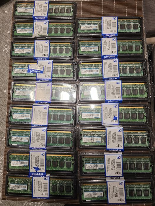 Pamięć RAM DDR2 667MHz 1GBx2 i 512MBx15 sztuk