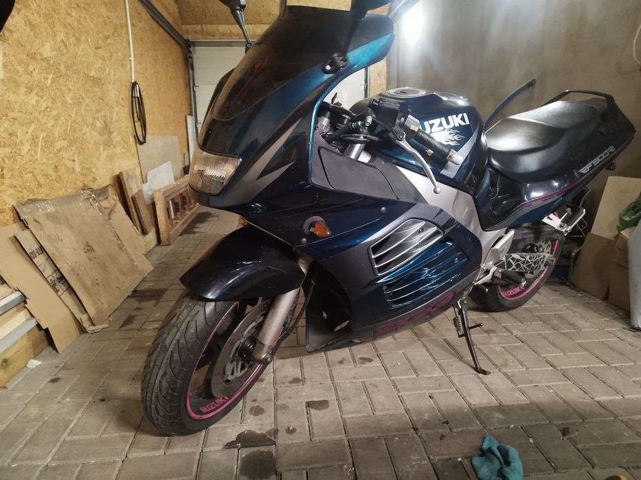 Suzuki RF900R super klasyk