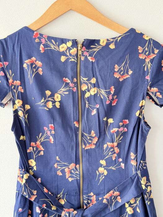 Sukienka granatowa Apricot taliowana kwiaty elegnacka letnia