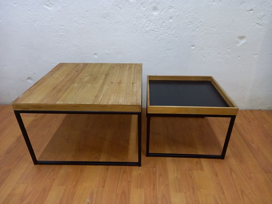 Stolik z dodatkową półka.