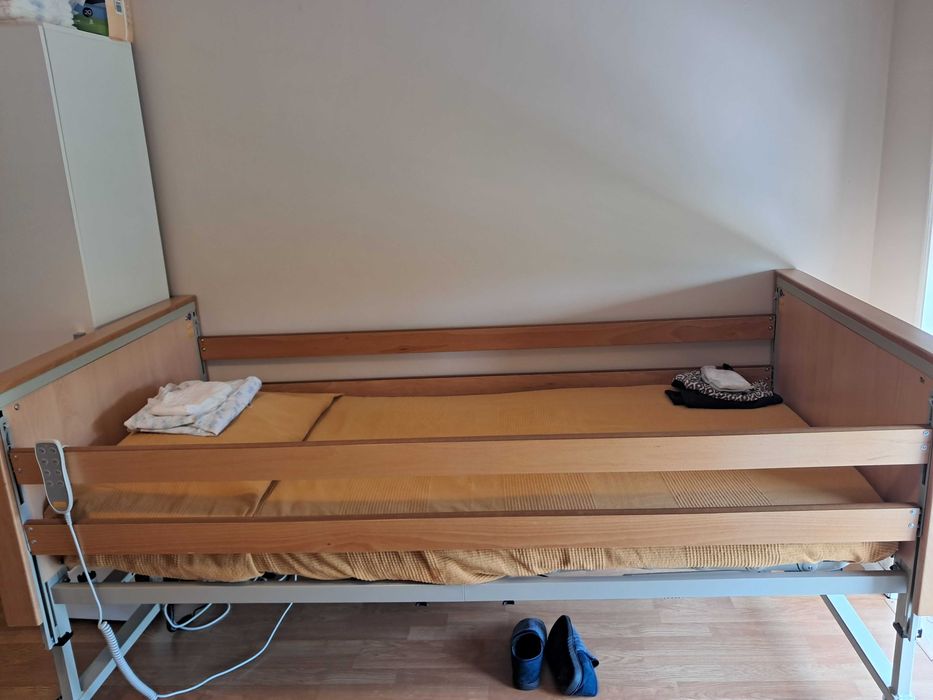 Cama articulada e elevatória marca Orthos