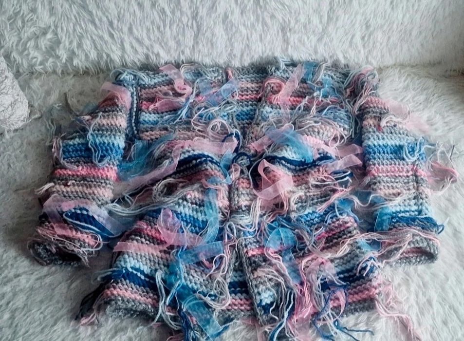 Sweter jak chaos tasiemkowy fredzle