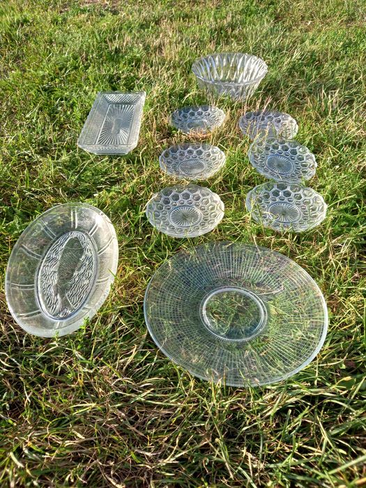 Tanio sprzedam przezroczyste naczynia