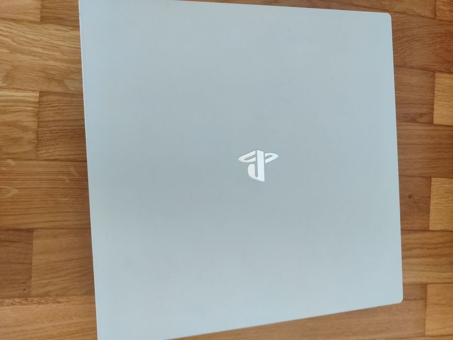 Ps4 pro 1 tb  em excesso estado