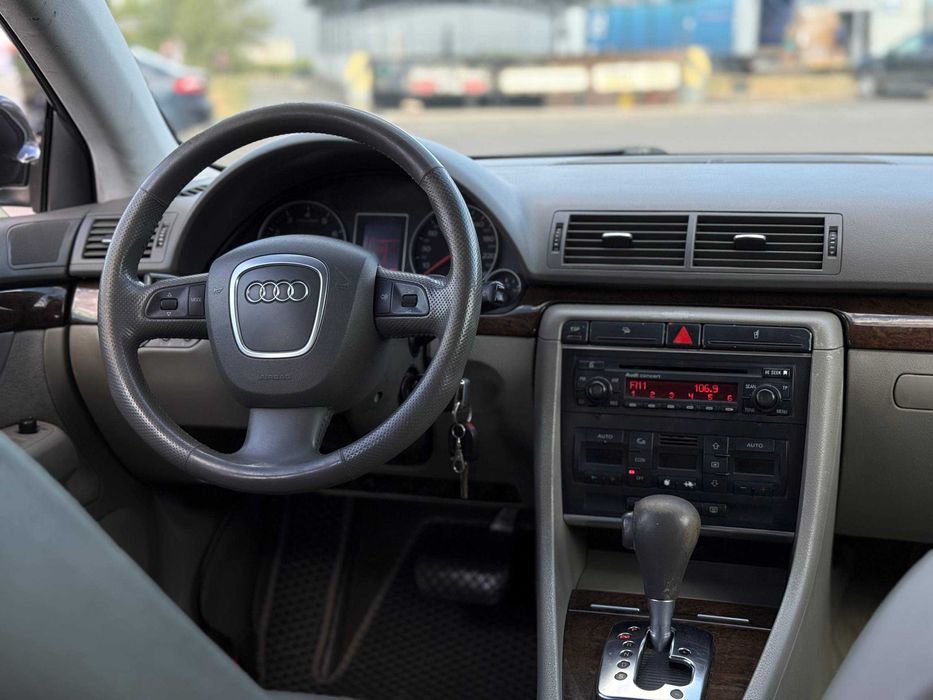 AvtoReal  Audi A4 B7 2005