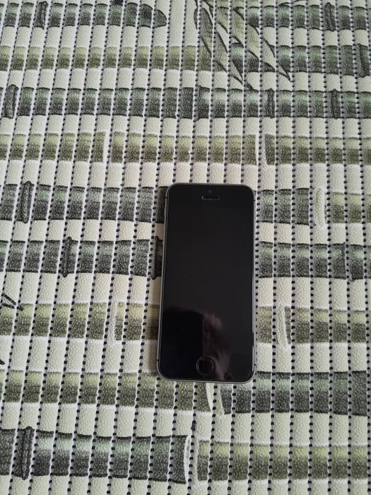 Продам iphone se 2016