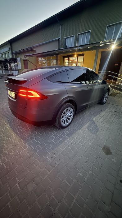 Мийка двигуна, полірування фар, хімчистка